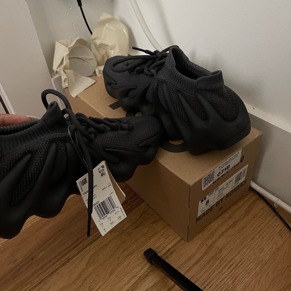 Utility Black Yeezy 450